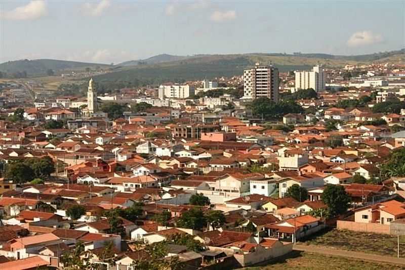 VISTA DE TRS PONTAS - MG POR GUSTAVO H F DE BRITO  - TRS PONTAS - MG