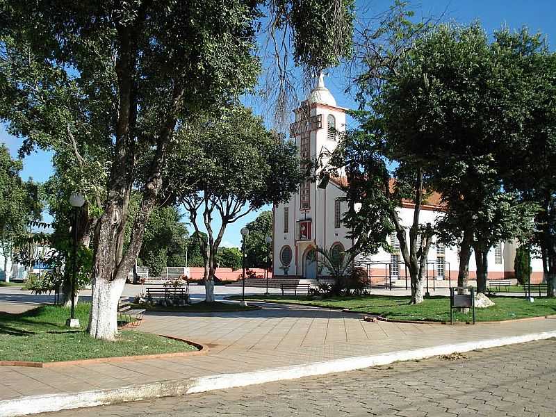 TUMIRITINGA-MG-PRAA E MATRIZ DO SAGRADO CORAO DE JESUS-FOTO:IZAIDES - TUMIRITINGA - MG