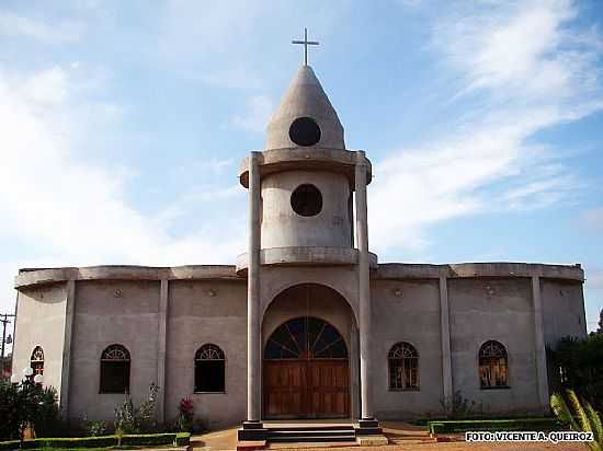 MATRIZ DO SAGRADO CORAO DE JESUS EM BARRO ALTO-BA-FOTO:VICENTE A. QUEIROZ - BARRO ALTO - BA