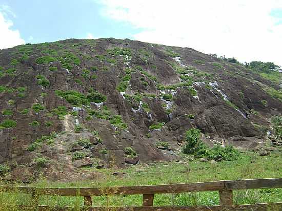 TURVOLNDIA-MG-MONTANHA DE PEDRA-FOTO:ALEXSANDER RAMOS - TURVOLNDIA - MG