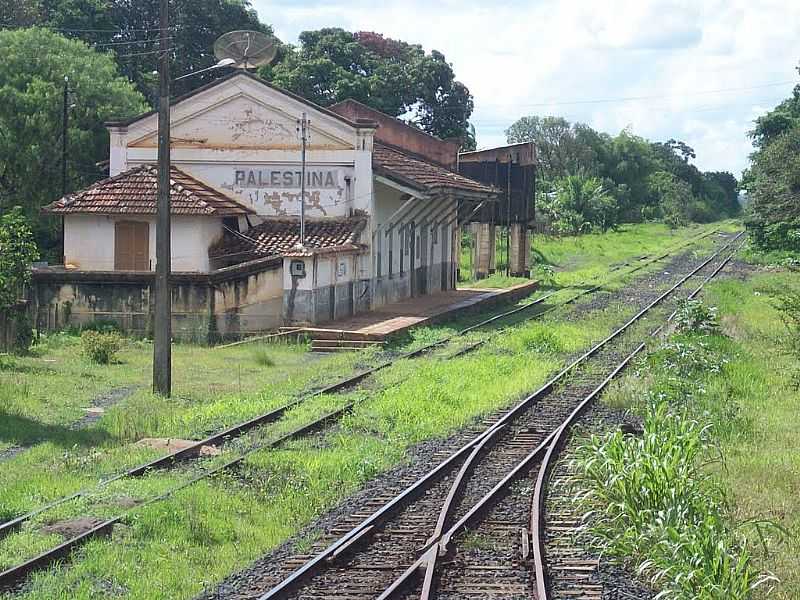 UBERABA-MG-ESTAO FERROVIRIA DO BAIRRO PALESTINA-FOTO:LEONARDO FIGUEIREDO - UBERABA - MG