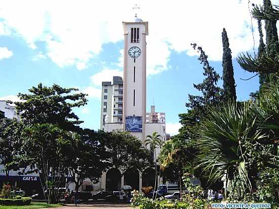 UBERLNDIA-MG-CATEDRAL DE SANTA TERESINHA DO MENINO JESUS-FOTO:VICENTE A. QUEIROZ - UBERLNDIA - MG