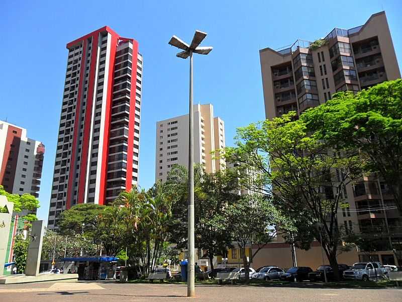 UBERLNDIA-MG-PRAA CORONEL CARNEIRO-FOTO:LETCIA A OLIVEIRA - UBERLNDIA - MG