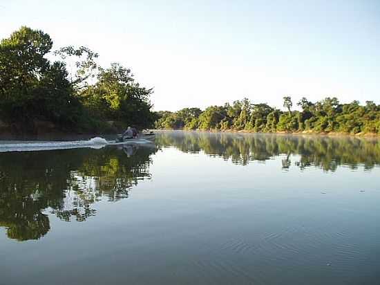 RIO URUCUIA EM URUCUIA-MG-FOTO:HEITOR_RESENDE - URUCUIA - MG