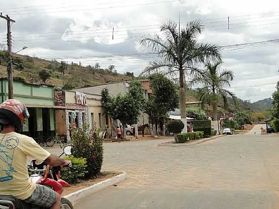 AVENIDA EM VAI-VOLTA-MG-FOTO:GUSTAVO STURZENECKER - VAI-VOLTA - MG