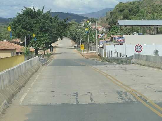 AVENIDA EM VAI-VOLTA-MG-FOTO:GUSTAVO STURZENECKER - VAI-VOLTA - MG