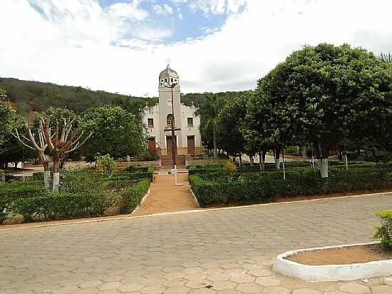 PRAA E IGREJA MATRIZ DE VAI-VOLTA-MG-FOTO:GUSTAVO STURZENECKER - VAI-VOLTA - MG