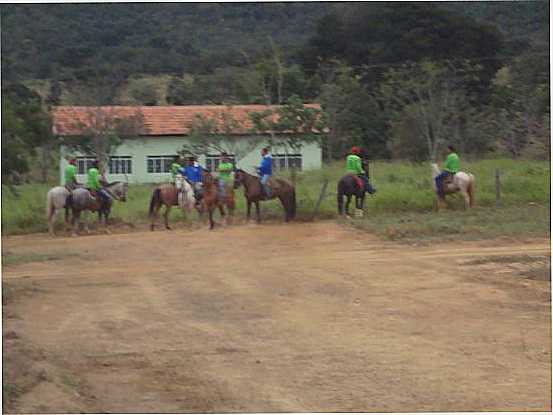CAVALEIROS A POSTOS, POR MRCIA REGINA TRINDADE - VALO FUNDO - MG