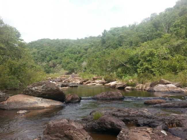 RIO EM VALO FUNDO, POR GABRIELA - VALO FUNDO - MG