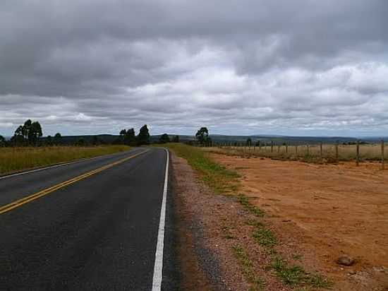 RODOVIA E VISTA DA REGIO DE VARGEM GRANDE DO RIO PARDO-FOTO:GPS MINEIRO - VARGEM GRANDE DO RIO PARDO - MG