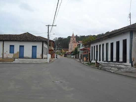 CASARIO E AO FUNDO A IGREJA EM VARGEM LINDA-FOTO:ZEDAVARGEM@HOTMAIL.C... - VARGEM LINDA - MG