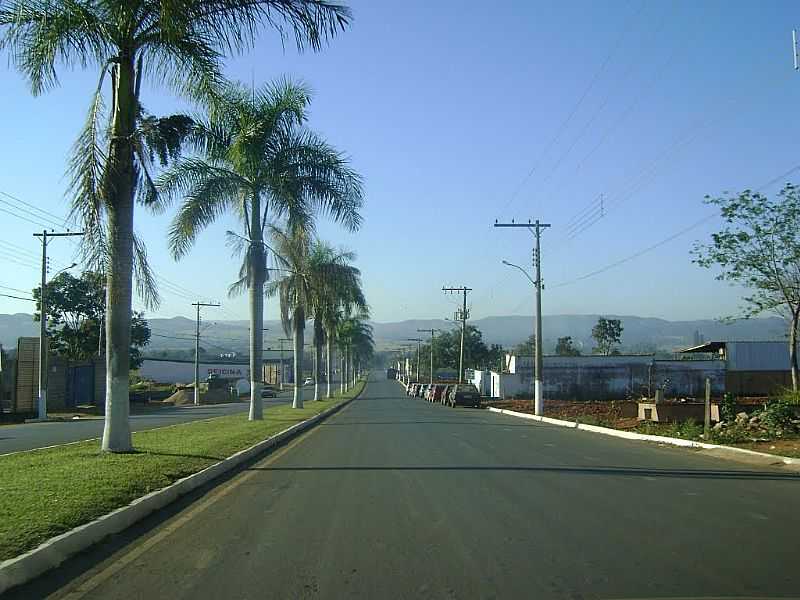 VAZANTE-MG-AVENIDA NA ENTRADA DA CIDADE-FOTO:JOSE EYMARD - VAZANTE - MG