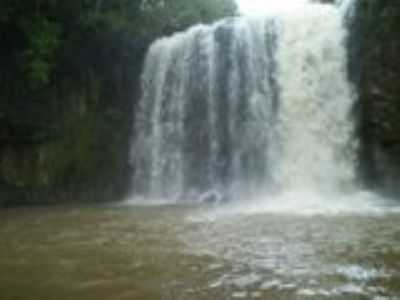 CACHOEIRA DOMINGUINHO, POR STEFERSON - VERSSIMO - MG