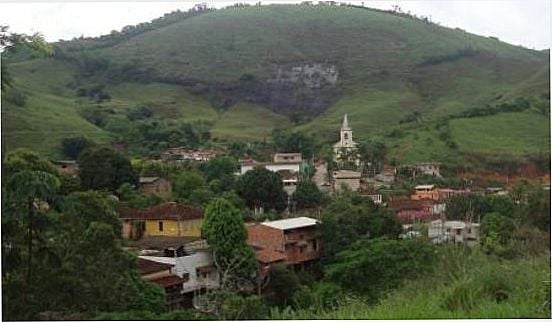 PEDRA ATRAZ DA IGREJA MATRIZ DE V. VELHO, POR GERALDO SABINO - VERMELHO VELHO - MG