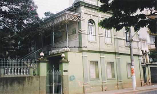 CASA DA AV. BUENO BRANDO. CORTESIA C. F. DA SILVA - VIOSA - MG