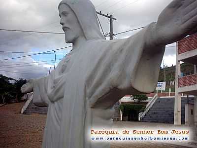 CRISTO - EM FRENTE A IGREJA - VIEIRAS - MG