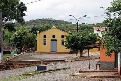 PRAA E IGREJA-FOTO:D. ANDRADE  - VILA NOVA DE MINAS - MG