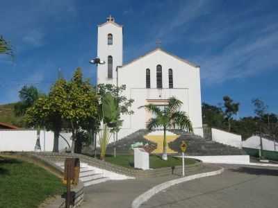 IGREJA CATOLICA, POR FLAVIA GOMES - VILA PEREIRA - MG