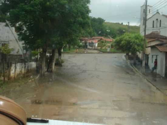 RUA CARLOS CHAGAS-DIA DE CHUVA, POR GILSON AMARAL - VILA PEREIRA - MG