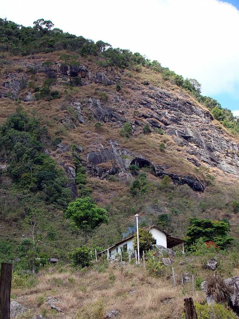 VIRGNIA-MG-CASINHA NO P DA SERRA-FOTO:JULIOANDRADE - VIRGNIA - MG