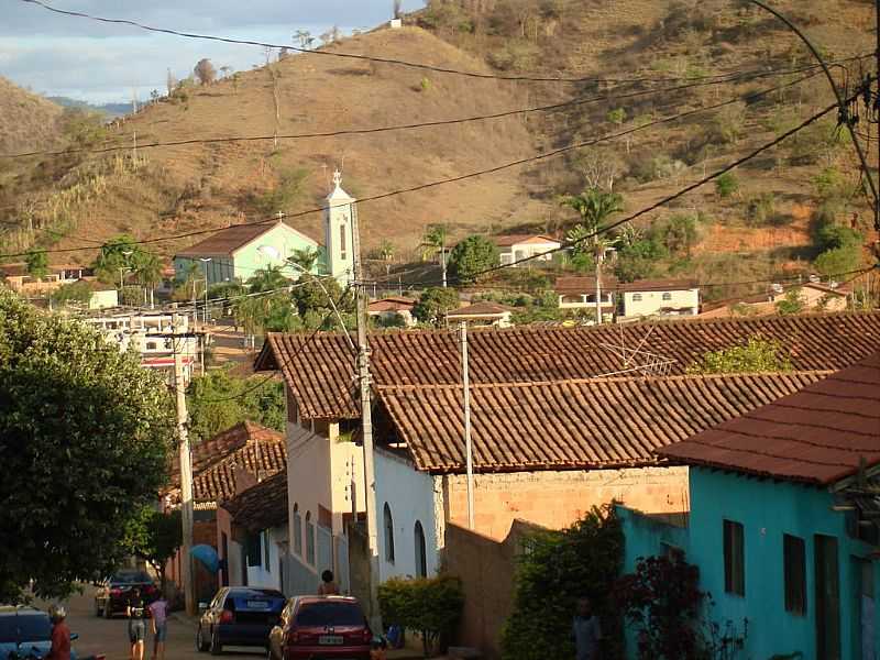 VIRGOLNDIA-MG-O CENTRO E A SERRA-FOTO:ALERIC17 - VIRGOLNDIA - MG