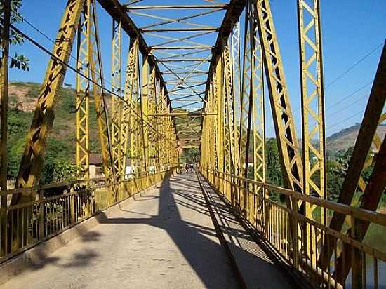 PONTE SOBRE RIO POMBA-FOTO:DLESTER - KTA  - VISTA ALEGRE - MG