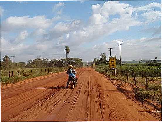 ESTRADA DE ANGLICA-FOTO:MARCELO (F) [PANORAMIO] - ANGLICA - MS