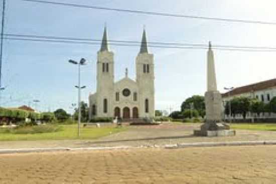 IGREJA MATRIZ-FOTO:CARLOS MORCEGO [PANORAMIO] - AQUIDAUANA - MS