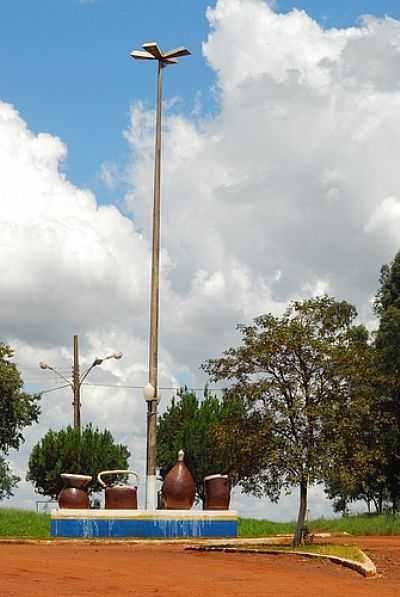 MONUMENTO DA ERVA MATE - ARAL MOREIRA - MS
