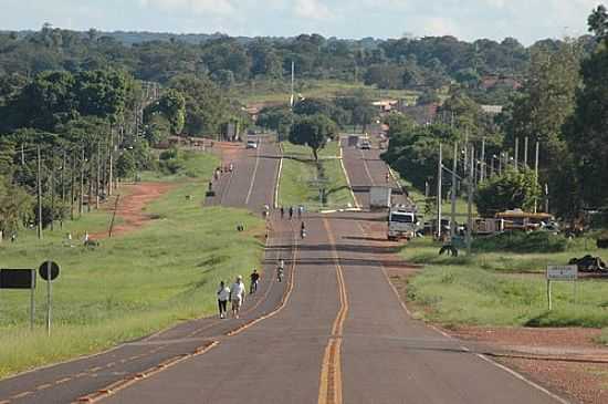 AVENIDA TEODORO SATIVA - FOTO TONINHO SOUZA-POSTADA POR:ROBERTO BOLLER - BELA VISTA - MS