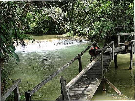 CACHOEIRA E PASSARELA NA FAZENDA CEITA COR EM BONITO-MS-FOTO:PAULO YUJI TAKARADA - BONITO - MS