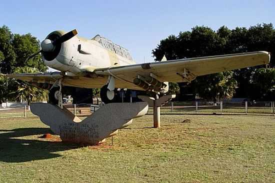 AVIO DA 2 GUERRA NA BASE AREA DE CAMPO GRANDE-MS-FOTO:JEFFERSON FRANA - CAMPO GRANDE - MS