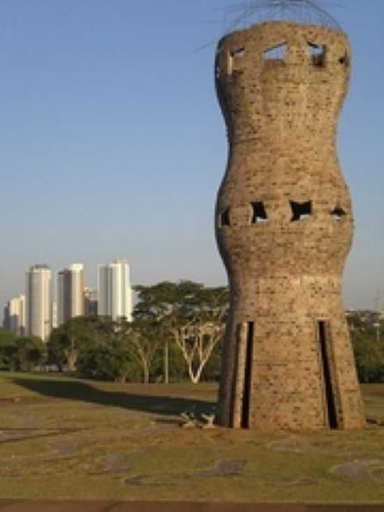 MONUMENTO JUNTO AO PARQUE DOS INDGENAS-FOTO:PAULO YUJI TAKARADA - CAMPO GRANDE - MS