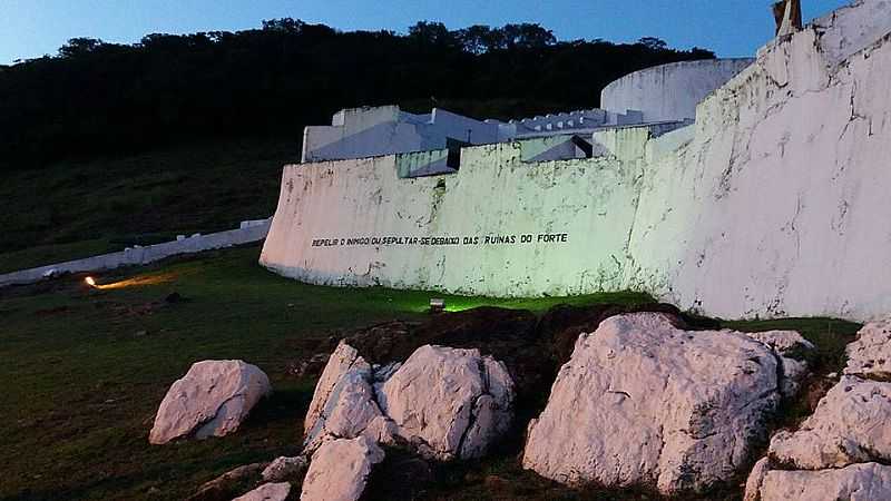 IMAGENS DA LOCALIDADE DE COIMBRA - MS - FORTE COIMBRA - S MARGENS DO RIO PARAGUAI - COIMBRA - MS