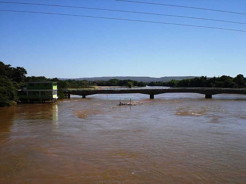 COXIM-MS-PONTE SOBRE O RIO TAQUAR-FOTO:PAULO YUJI TAKARADA - COXIM - MS