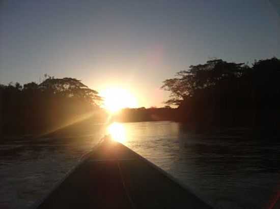 PR DO SOL NO RIO TAQUARI EM COXIM-MS-FOTO:SONINHA BRITEZ - COXIM - MS