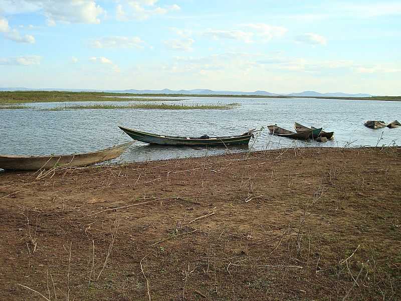 BEM BOM-BA-BARCOS DE PESCADORES-FOTO:GILDESIO BARBOSA - BEM-BOM - BA