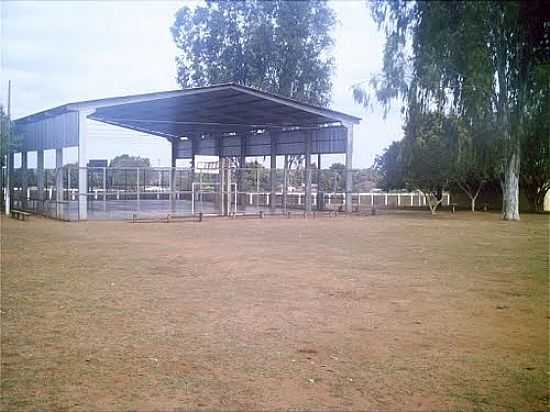 QUADRA DE ESPORTES DA ESCOLA-FOTO:JHONATAN S. PAZ [PANORAMIO] - DOIS IRMOS DO BURITI - MS