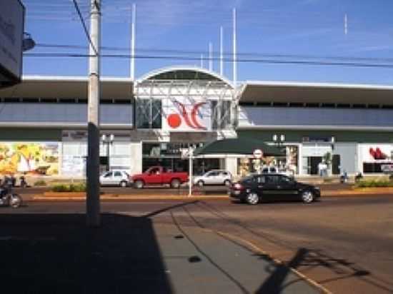 SHOPPING AVENIDA CENTER-FOTO:PAULO YUJI TAKARADA [PANORAMIO] - DOURADOS - MS