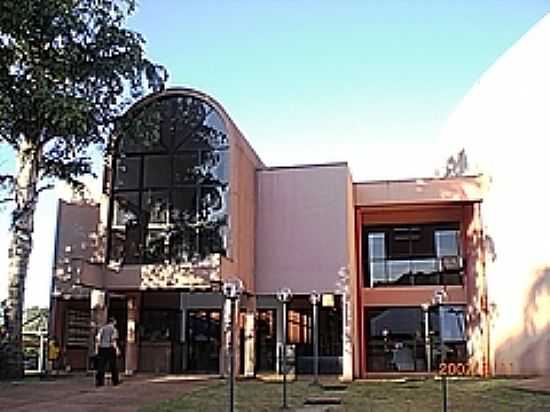 TEATRO NO PARQUE DOS IPS-FOTO:PAULO YUJI TAKARADA [PANORAMIO] - DOURADOS - MS