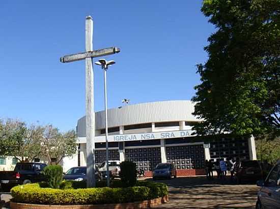 IGREJA MATRIZ DE N.S.DA GLRIA-FOTO:PAULO YUJI TAKARADA [PANORAMIO] - GLRIA DE DOURADOS - MS