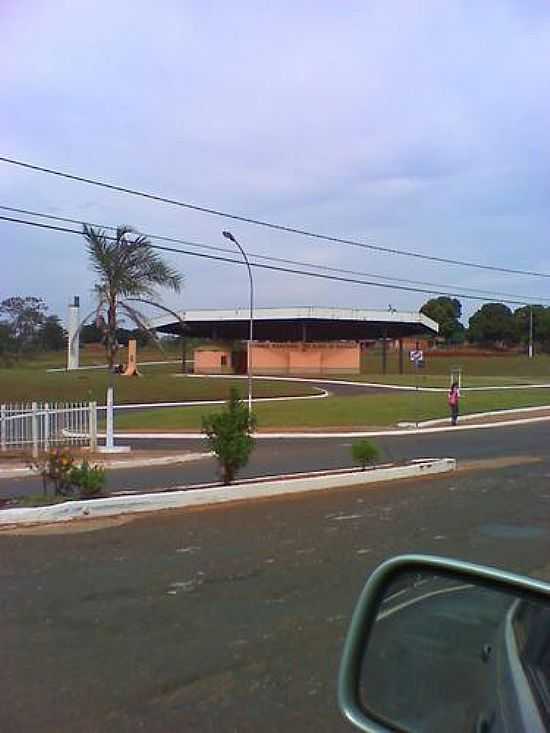 TERMINAL RODOVIRIO-FOTO:ALCEU MAURO DENES [PANORAMIO] - GLRIA DE DOURADOS - MS