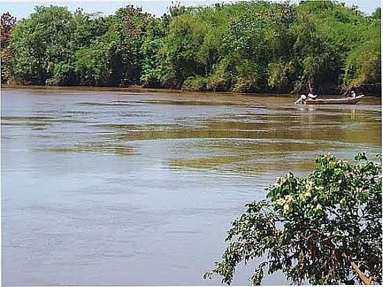 RIO DOURADO NA LOCALIDADE DE CASCALHEIRA, DISTRITO DE GUAU-FOTO:ANTONIO B. DE SOUZA - GUAU - MS