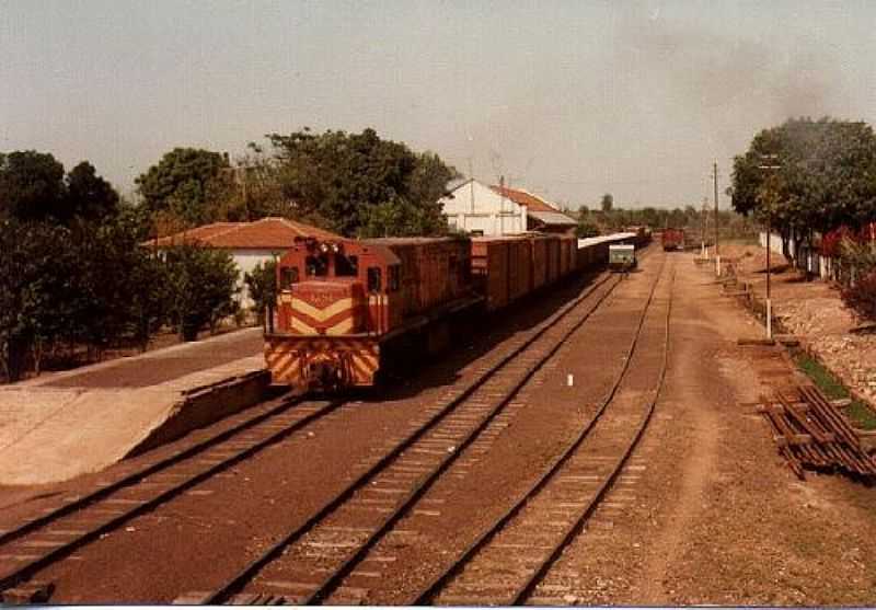 PALMEIRAS-MS-ESTAO FERROVIRIA EM 1986-FOTO:J. H. BELLORIO  - PALMEIRAS - MS