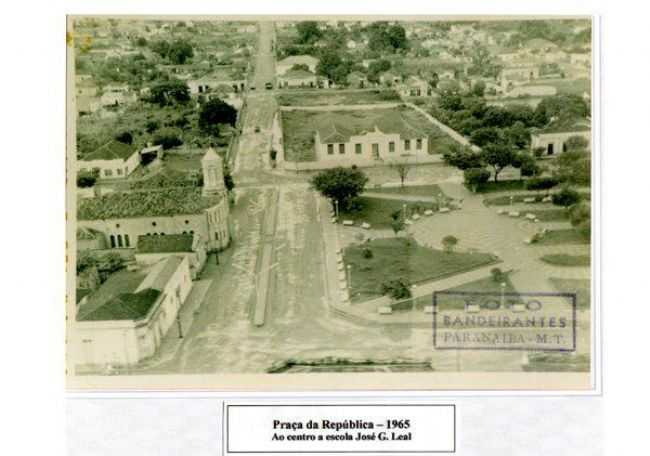 FOTO PRAA DA REPBLICA, POR CESAR - PARANABA - MS