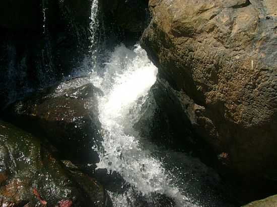 CACHOEIRA DO RIO CORRENTES EM SONORA-MS-FOTO:IVALDO SILVA - SONORA - MS