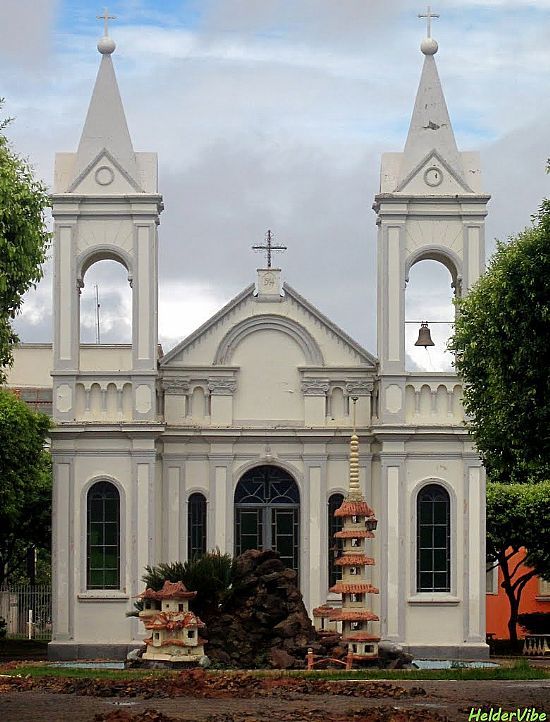 TRS LAGOAS-MS-IGREJA DE SANTO ANTNIO-FOTO:HELDER COSTA - TRS LAGOAS - MS