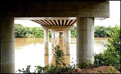 VISTA POR BAIXO DA PONTE SOBRE O RIO CUIAB EM ACORIZAL - MT POR HELIOPOX - ACORIZAL - MT