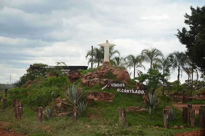 ALCANTILADO-MT-CRISTO NO TREVO DE ACESSO-FOTO:MINORU ONOE - ALCANTILADO - MT