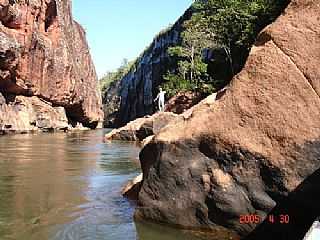 RIO GARAS POR RAFAEL M ASSIS - ALCANTILADO - MT